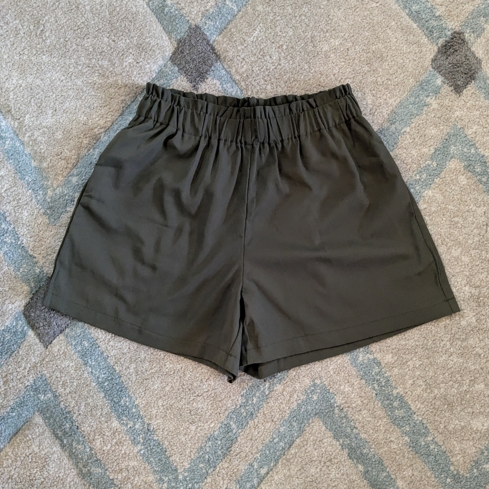 NWT Fuedage Women's Olive Green Shorts, Size M